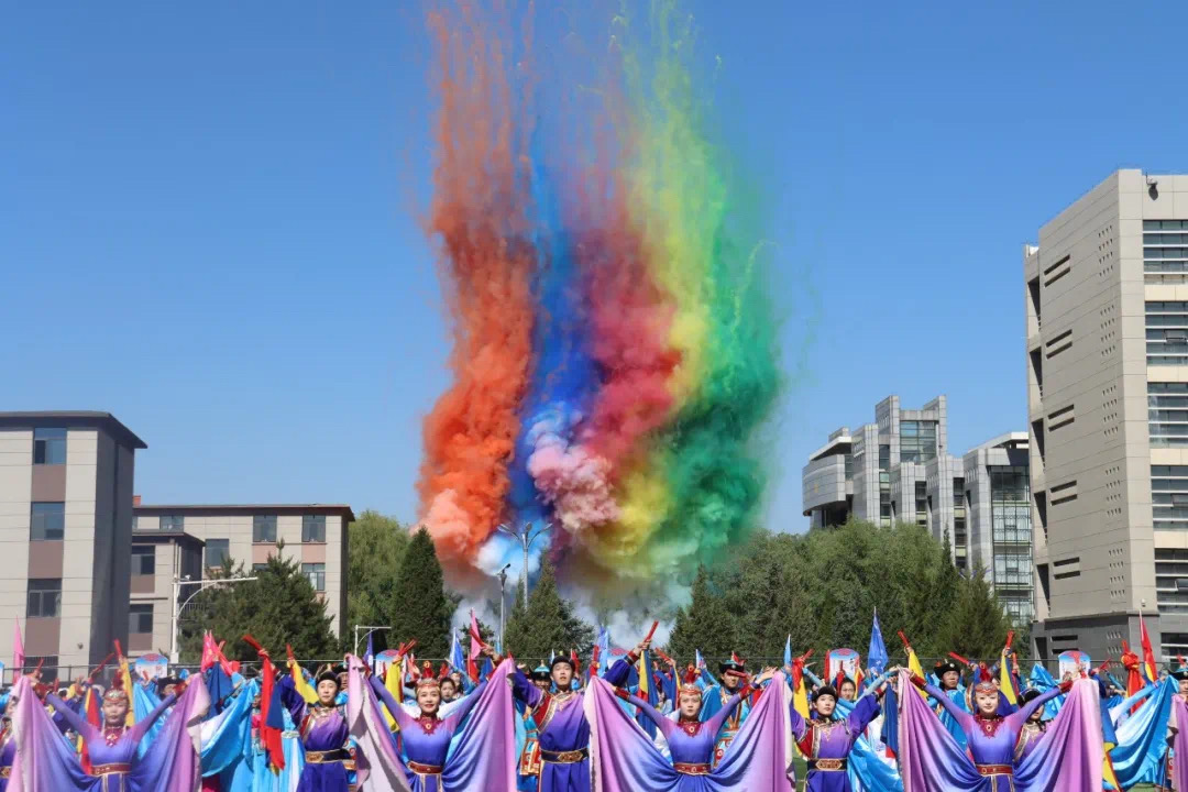 呼和浩特民族學(xué)院第十屆校園那達(dá)慕文化節(jié)暨第五十九屆田徑運(yùn)動(dòng)會(huì)開幕